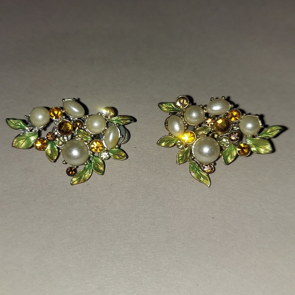 Vintage clip earrings